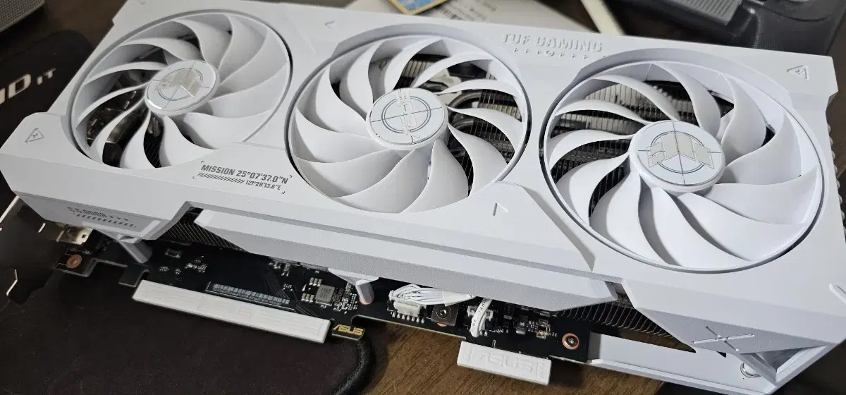 ASUS TUF 4070ti super BTF 모델